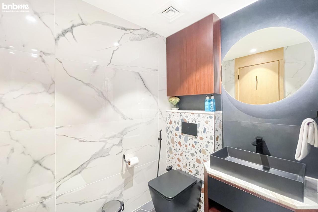 Marina 2br - Pool, Gym & Balcony * Dubai